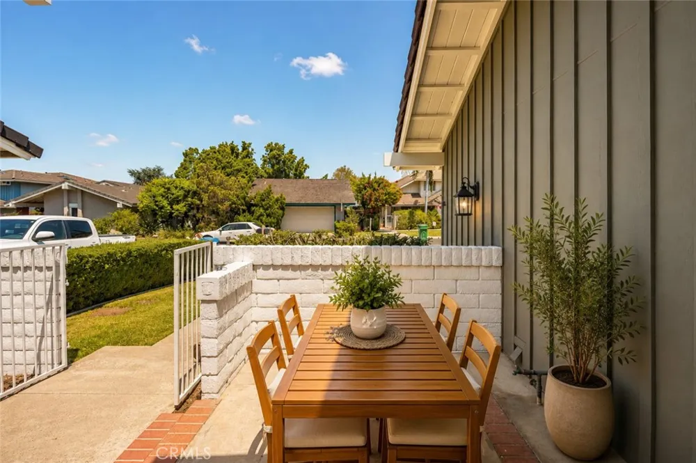 12 Blackswan Irvine, CA 92604