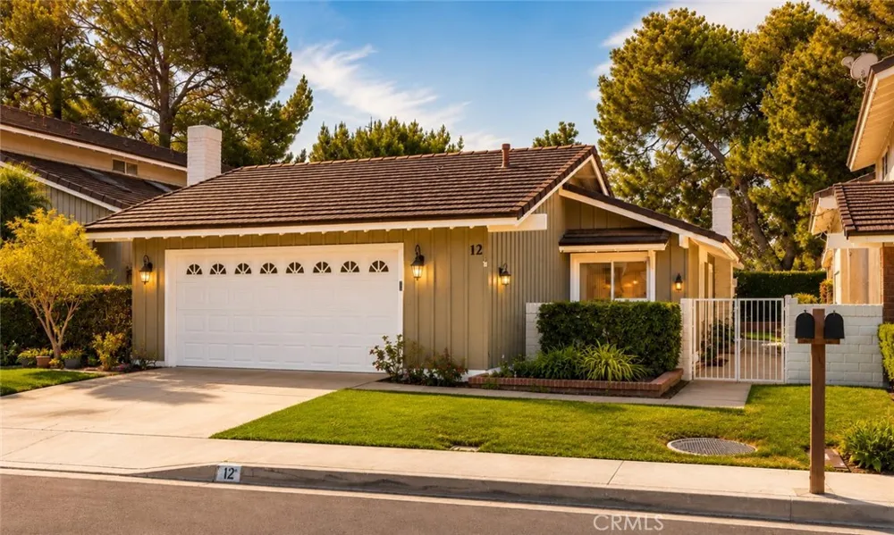 12 Blackswan Irvine, CA 92604
