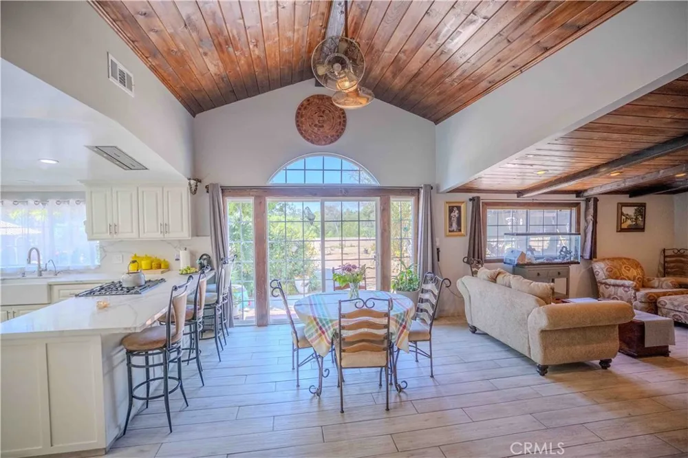 4047 Bluff Norco, CA 92860