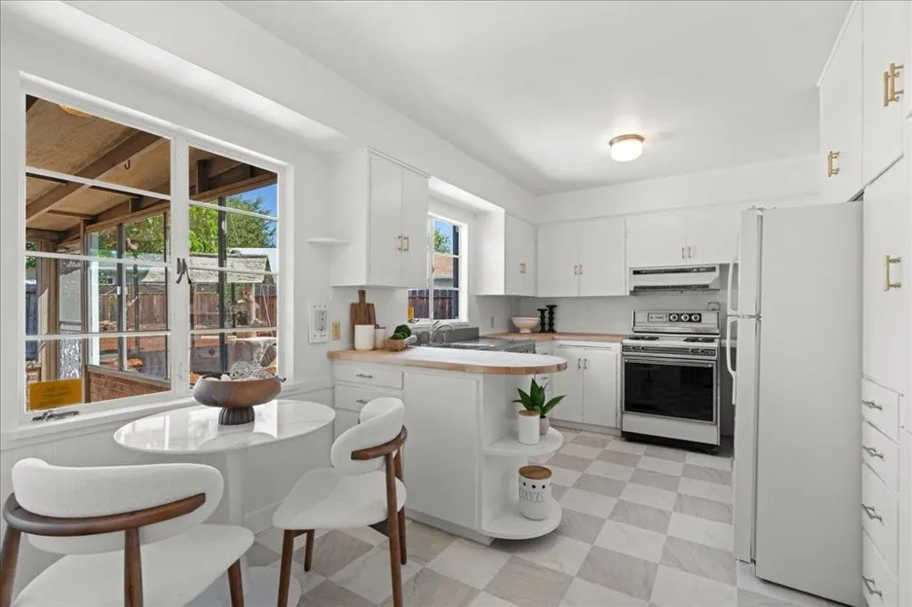 16281 Camino Del Sol Los Gatos, CA 95032