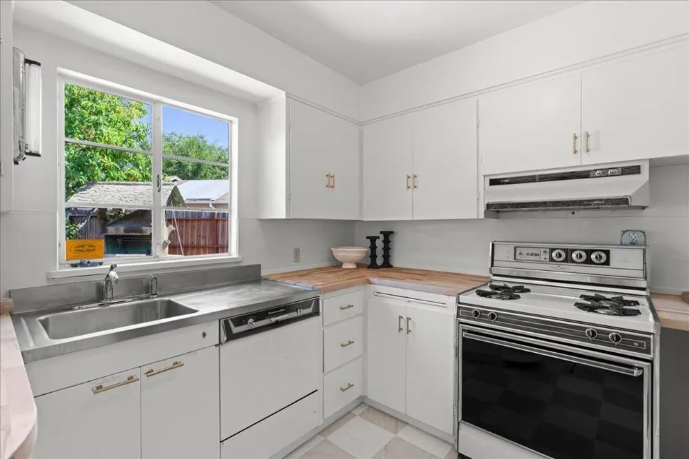 16281 Camino Del Sol Los Gatos, CA 95032