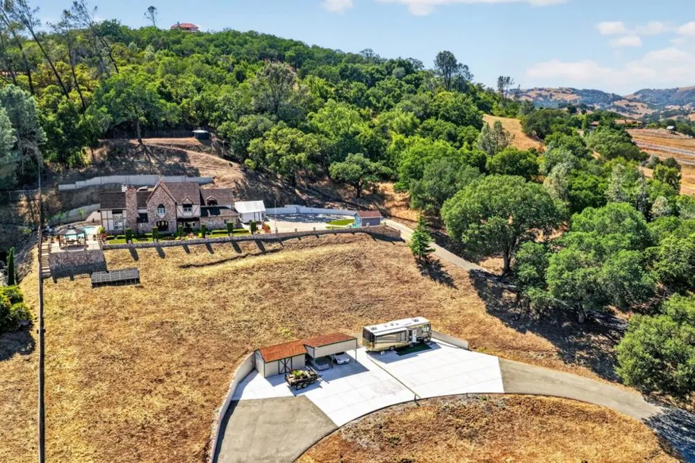 17005 Uvas Road Morgan Hill, CA 95037