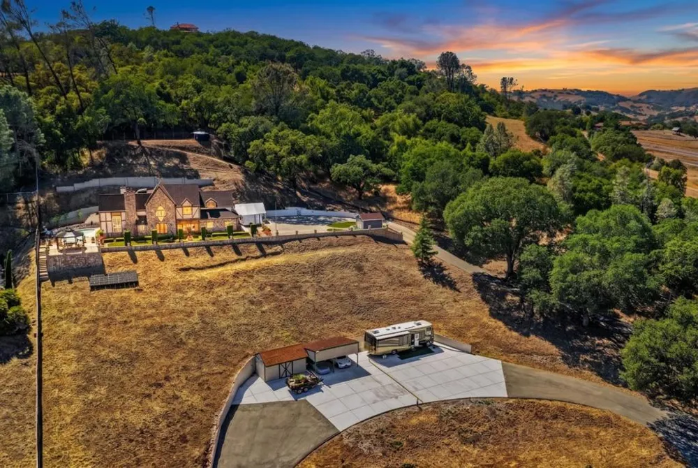 17005 Uvas Road Morgan Hill, CA 95037