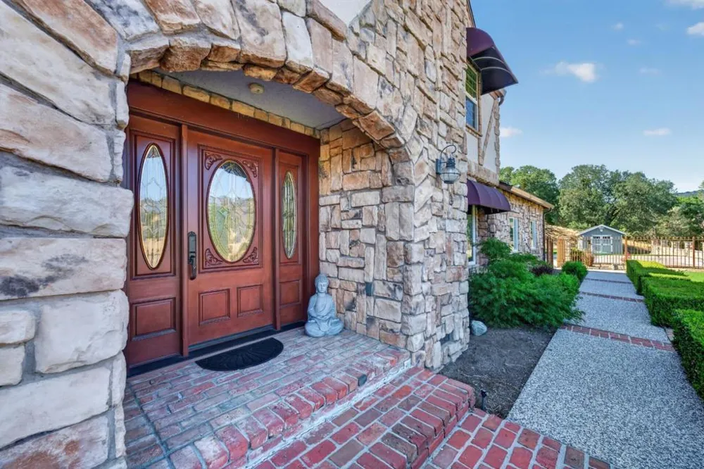 17005 Uvas Road Morgan Hill, CA 95037