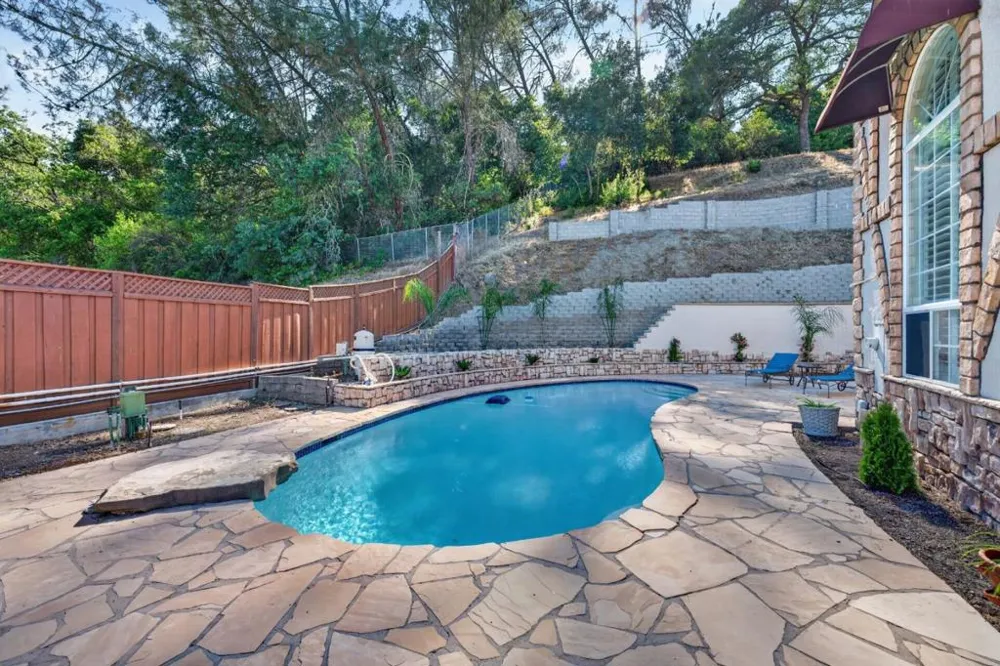 17005 Uvas Road Morgan Hill, CA 95037