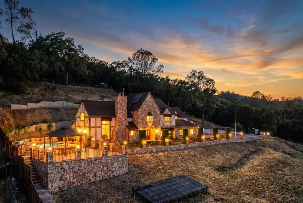 17005 Uvas Road Morgan Hill, CA 95037