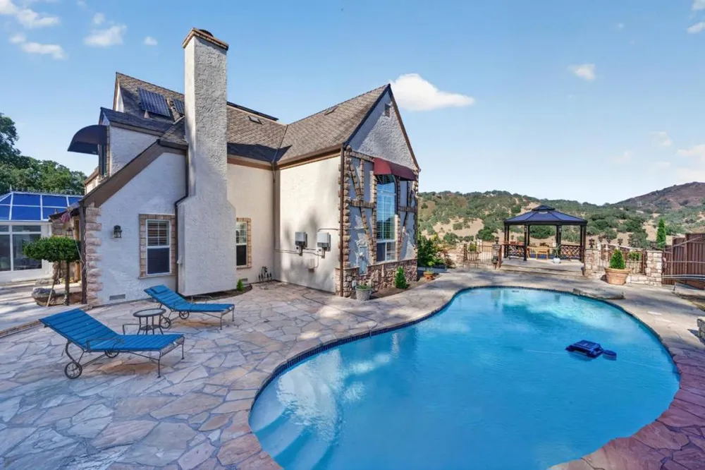 17005 Uvas Road Morgan Hill, CA 95037