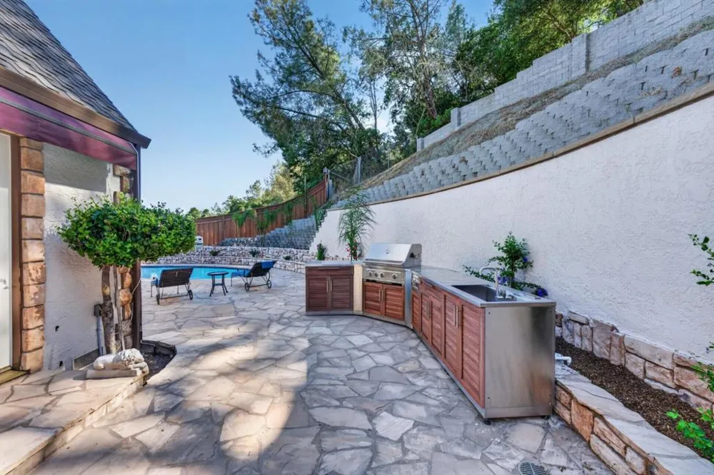 17005 Uvas Road Morgan Hill, CA 95037