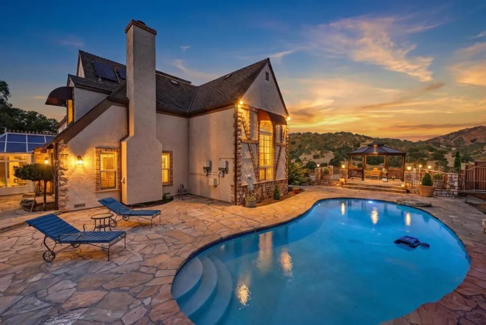 17005 Uvas Road Morgan Hill, CA 95037