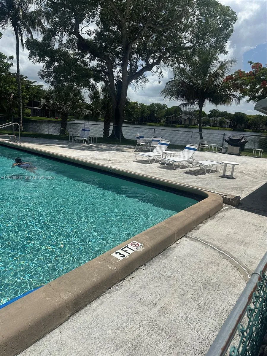 5 Jacaranda Country Club Dr #206 Plantation, FL 33324