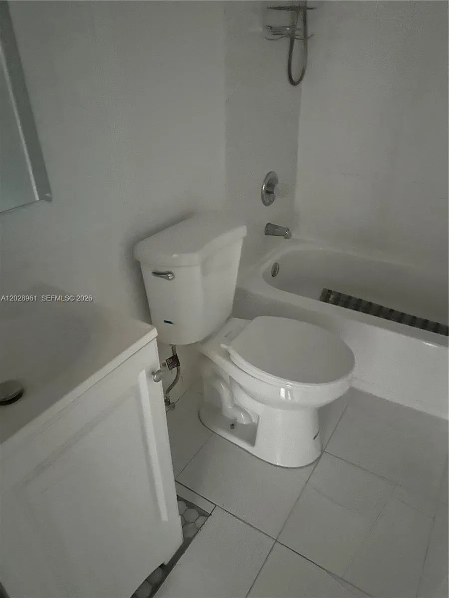 5 Jacaranda Country Club Dr #206 Plantation, FL 33324