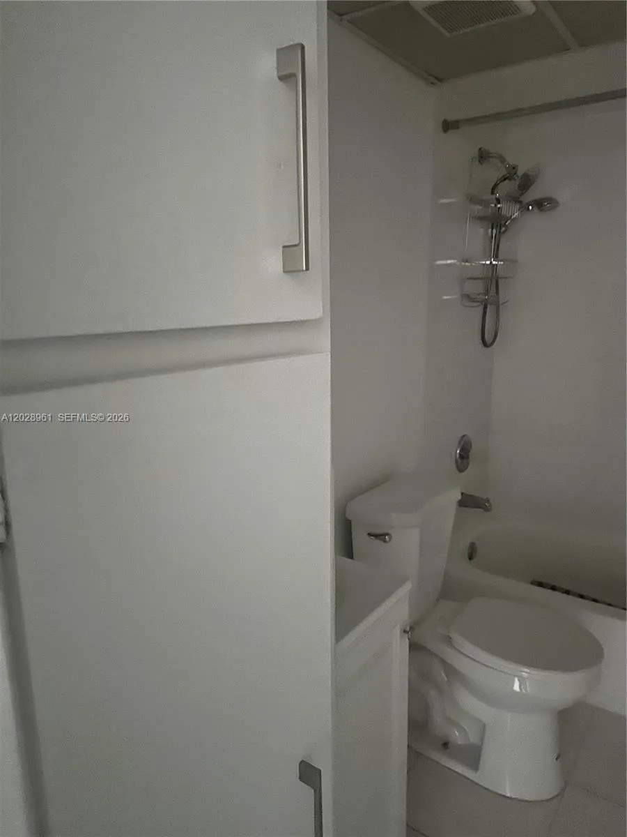 5 Jacaranda Country Club Dr #206 Plantation, FL 33324