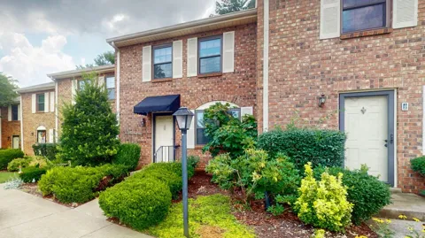 102 Thistle Ln