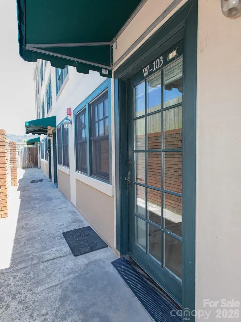 37 Hiawassee Street #W103 Asheville, NC 28801