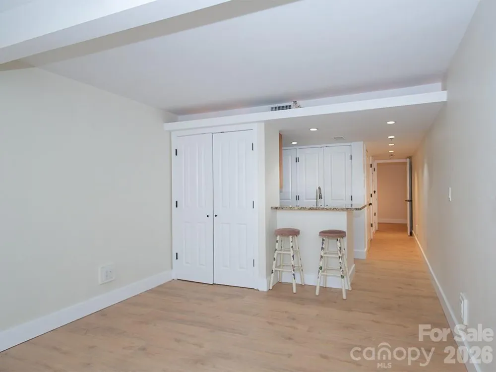 37 Hiawassee Street #W103 Asheville, NC 28801