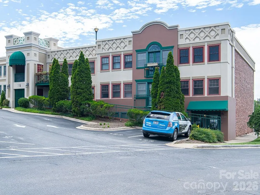 37 Hiawassee Street #W103 Asheville, NC 28801