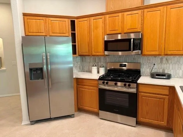 130 W Creekview Drive Fredericksburg, TX 78624