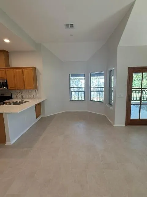 130 W Creekview Drive Fredericksburg, TX 78624