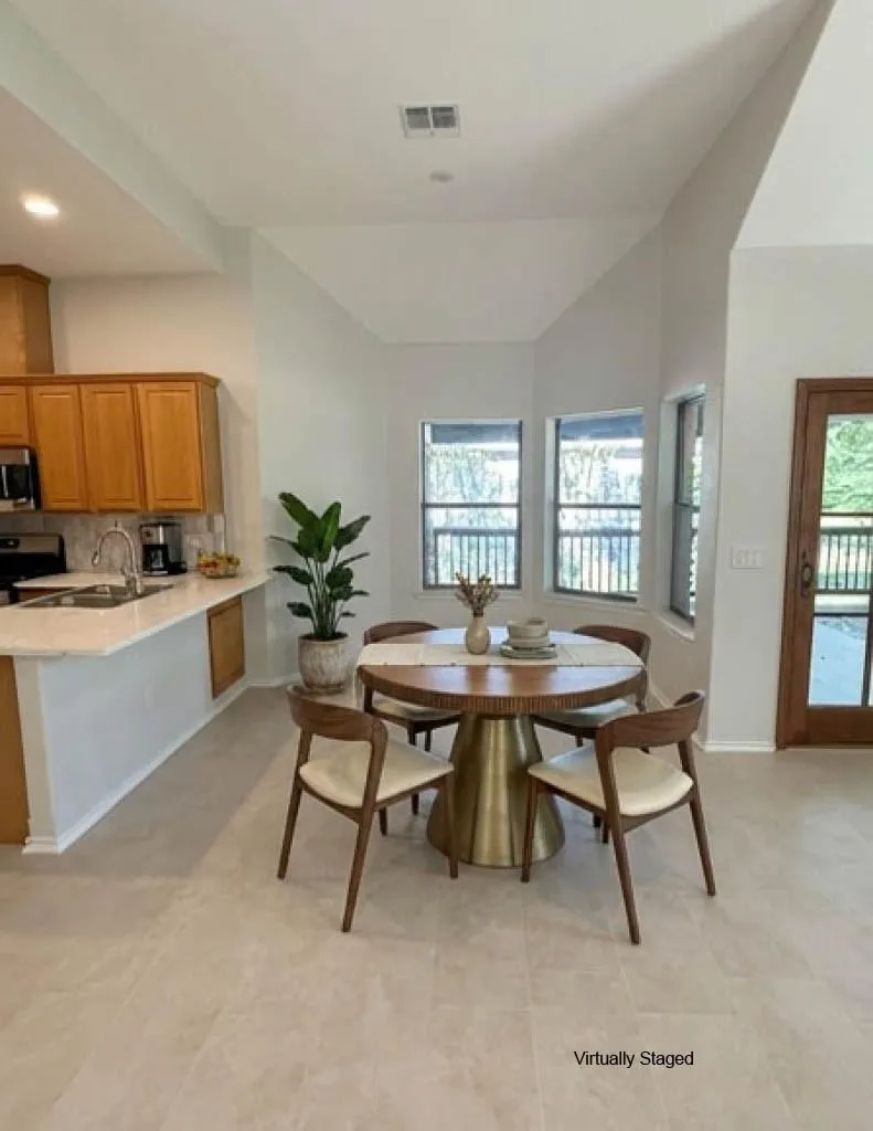 130 W Creekview Drive Fredericksburg, TX 78624