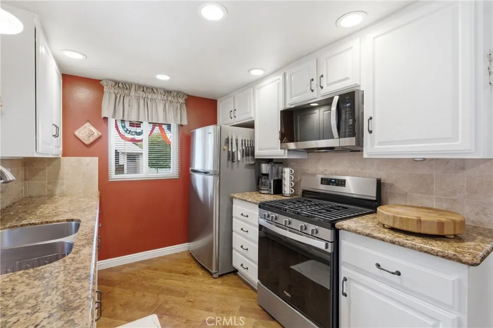 20002 Avenue Of The Oaks Newhall, CA 91321