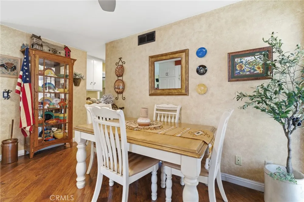 20002 Avenue Of The Oaks Newhall, CA 91321