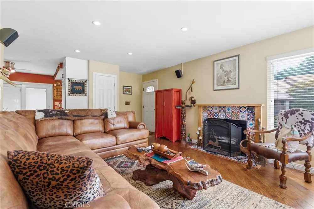 20002 Avenue Of The Oaks Newhall, CA 91321