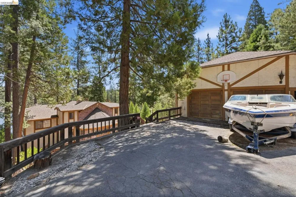 20144 Lower Skyridge Groveland, CA 95321