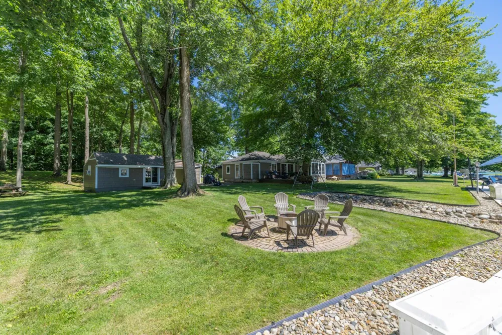 61626 Lagoon Drive Cassopolis, MI 49031