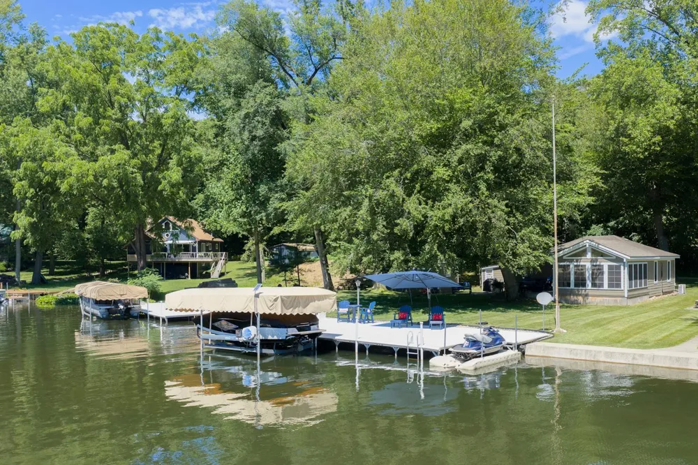 61626 Lagoon Drive Cassopolis, MI 49031