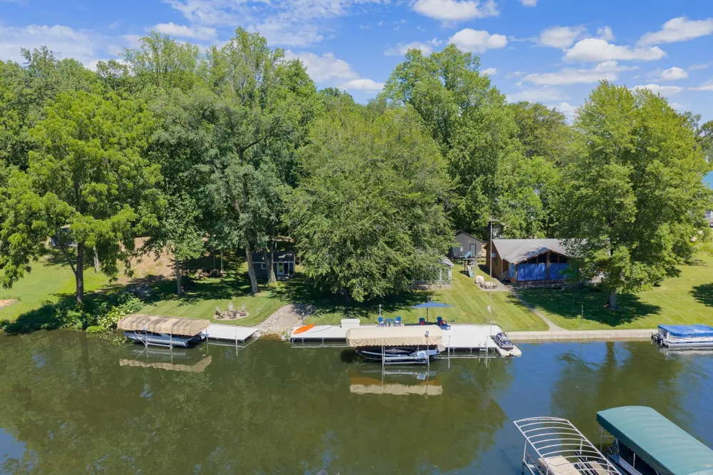 61626 Lagoon Drive Cassopolis, MI 49031
