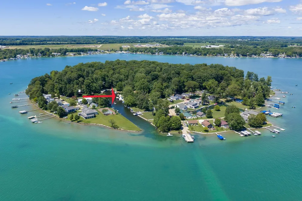 61626 Lagoon Drive Cassopolis, MI 49031