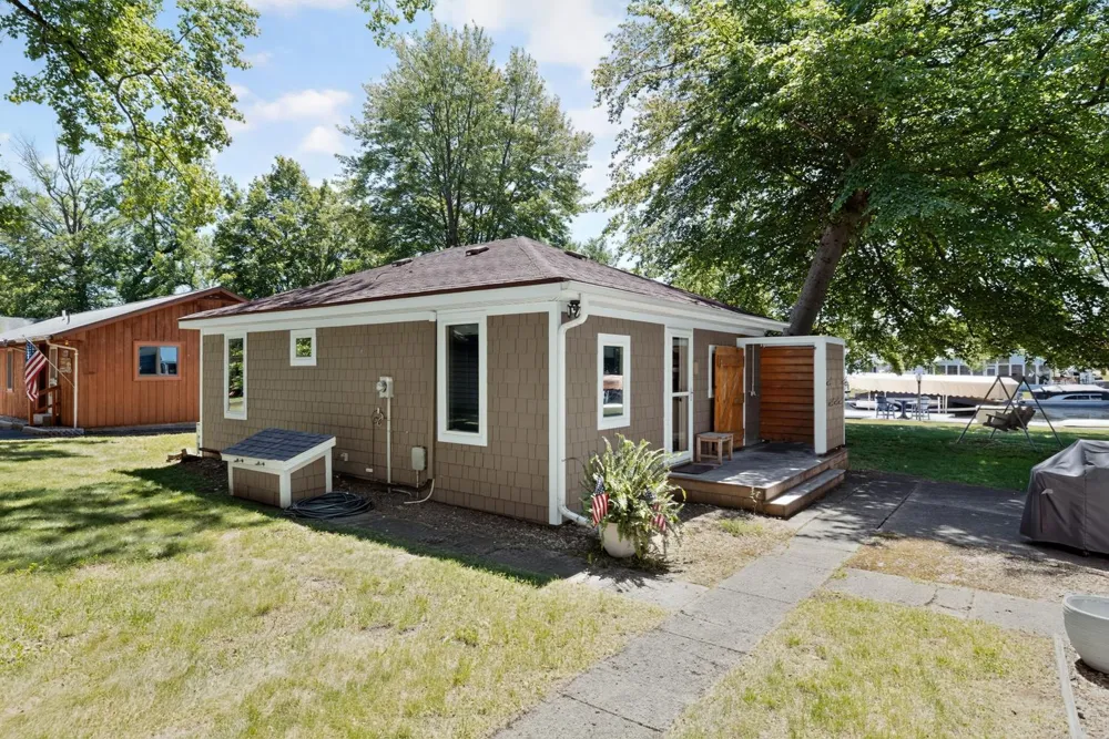 61626 Lagoon Drive Cassopolis, MI 49031