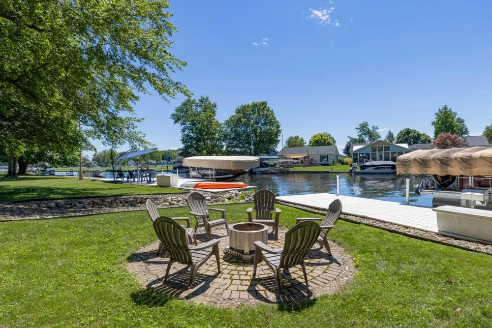 61626 Lagoon Drive Cassopolis, MI 49031