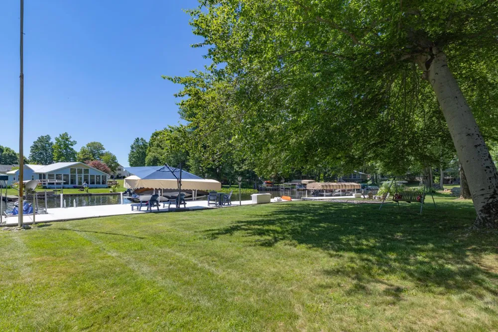 61626 Lagoon Drive Cassopolis, MI 49031