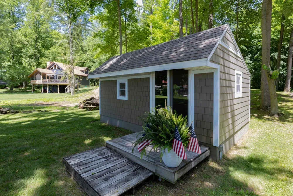 61626 Lagoon Drive Cassopolis, MI 49031