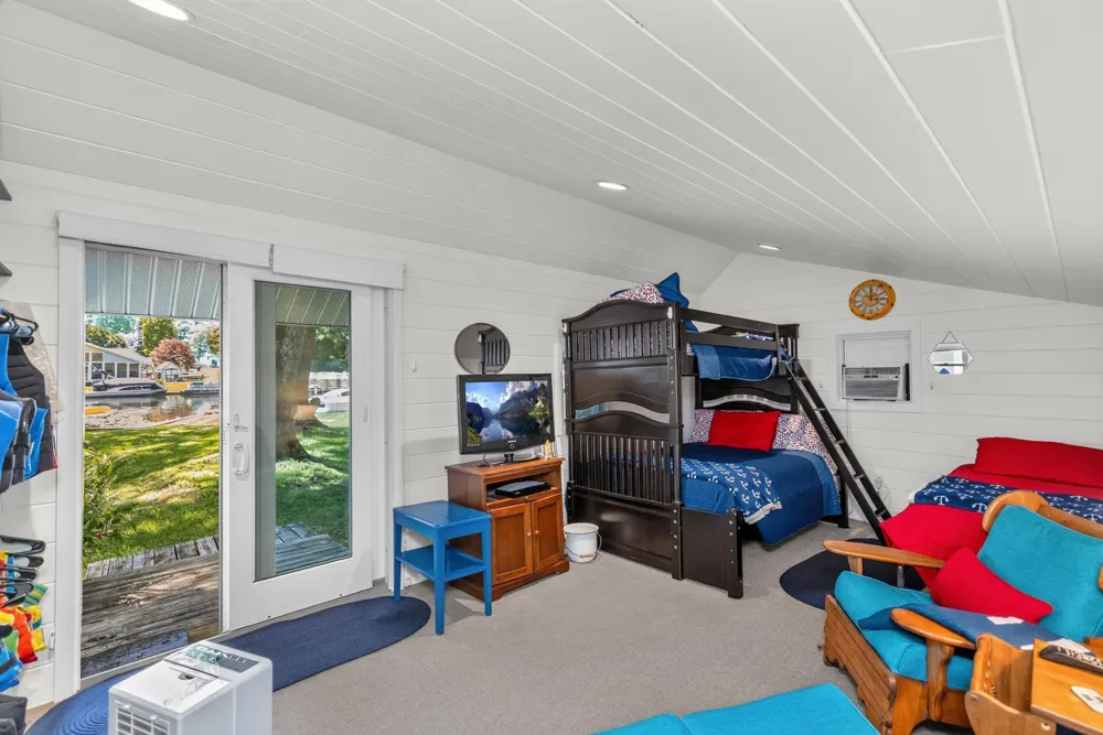 61626 Lagoon Drive Cassopolis, MI 49031