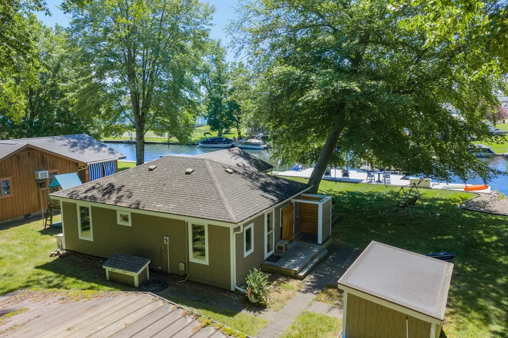 61626 Lagoon Drive Cassopolis, MI 49031