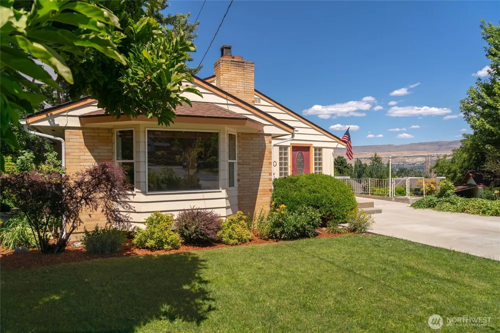 1310 Red Apple Road Wenatchee, WA 98801