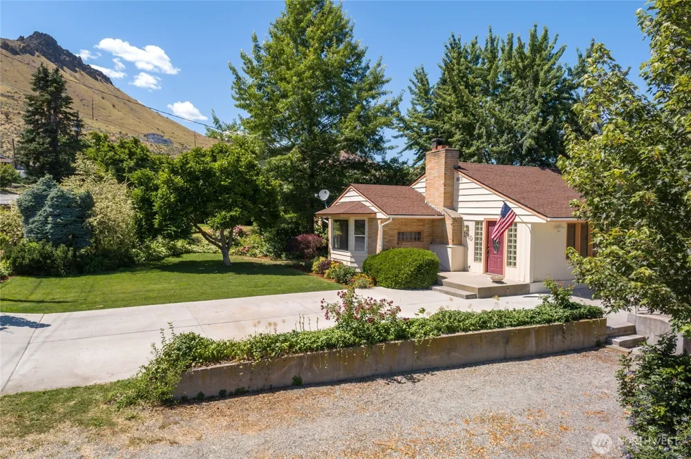 1310 Red Apple Road Wenatchee, WA 98801