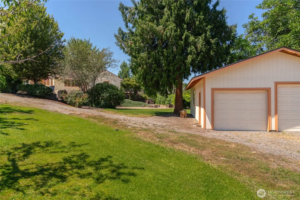 1310 Red Apple Road Wenatchee, WA 98801