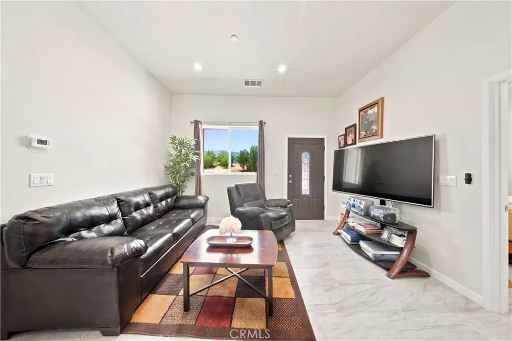 9421 Fort Tejon Littlerock, CA 93550