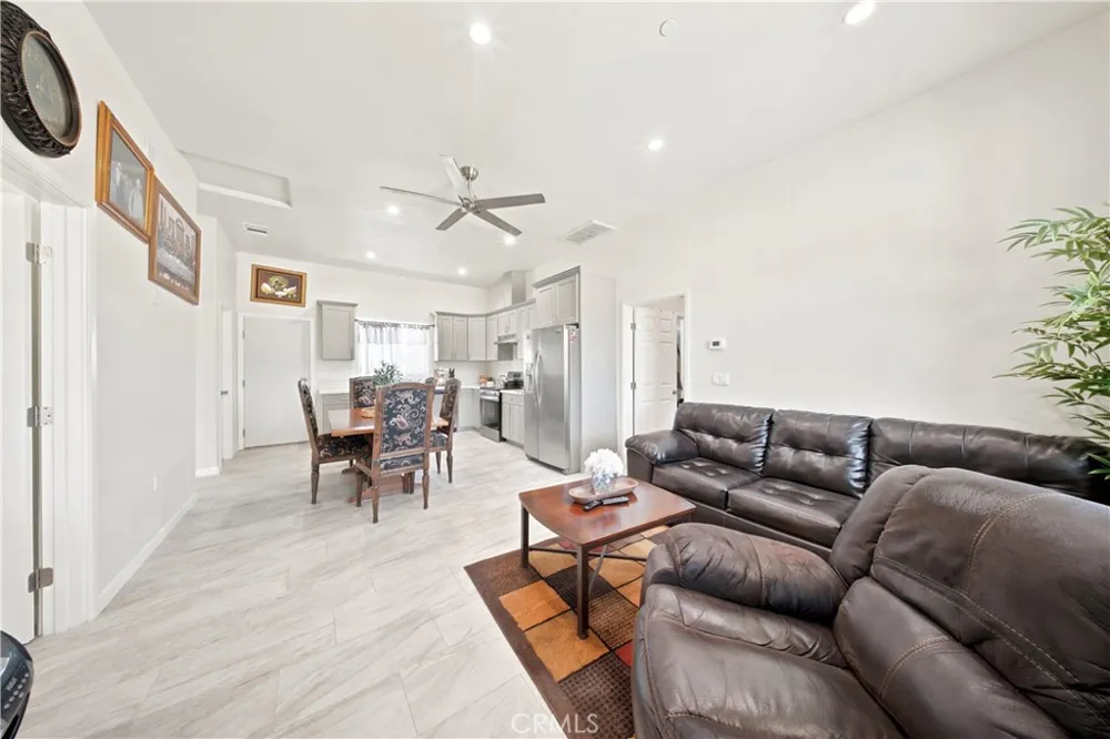 9421 Fort Tejon Littlerock, CA 93550