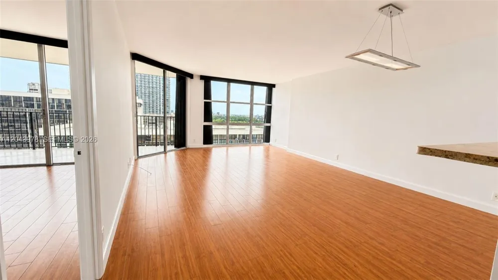 1901 Brickell Av #B2203 Miami, FL 33129