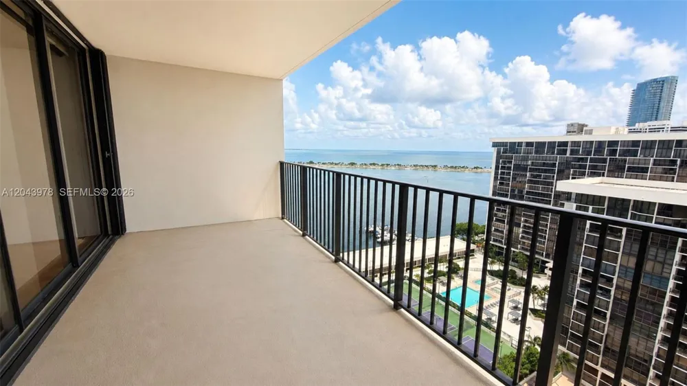 1901 Brickell Av #B2203 Miami, FL 33129