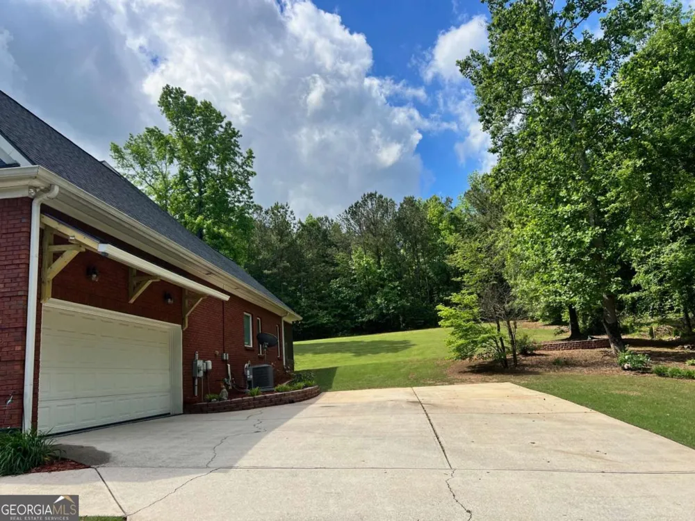 194 Sweetwater RDG Hoschton, GA 30548