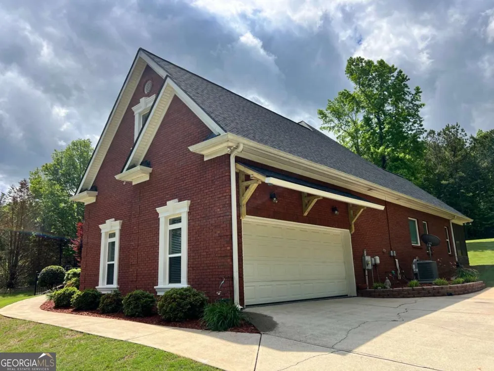194 Sweetwater RDG Hoschton, GA 30548