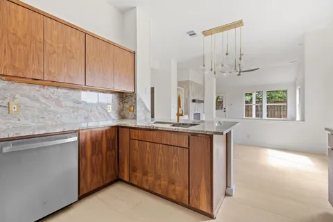 1000 Woodview Drive