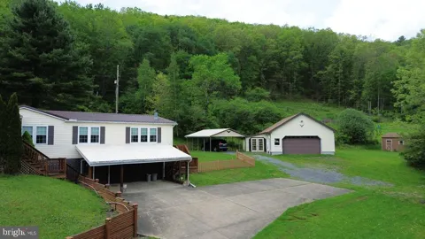 871 HILLCREST DRIVE