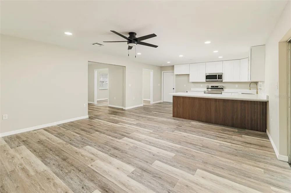 5421 LAKE LUTHER ROAD Lakeland, FL 33805