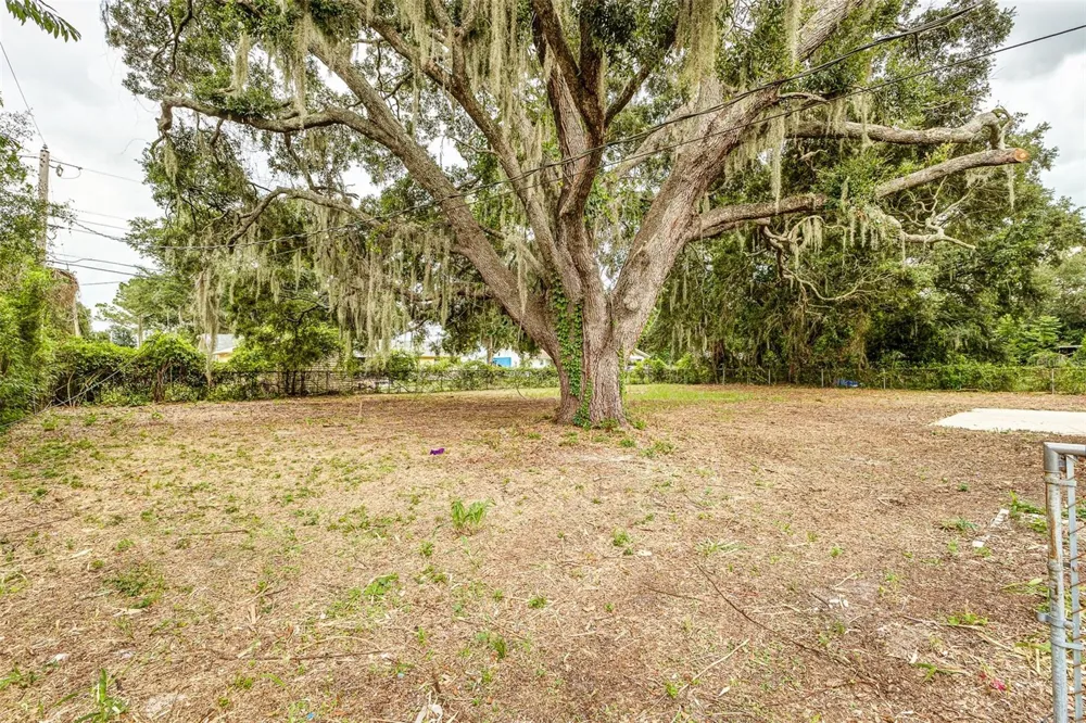 5421 LAKE LUTHER ROAD Lakeland, FL 33805